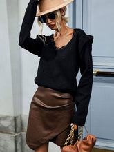 Pullover mit V-Ausschnitt, Spitzenbesatz und Rippenmuster